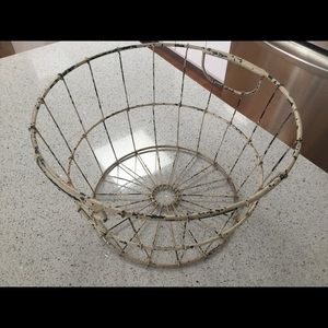 Retro style farmhouse basket